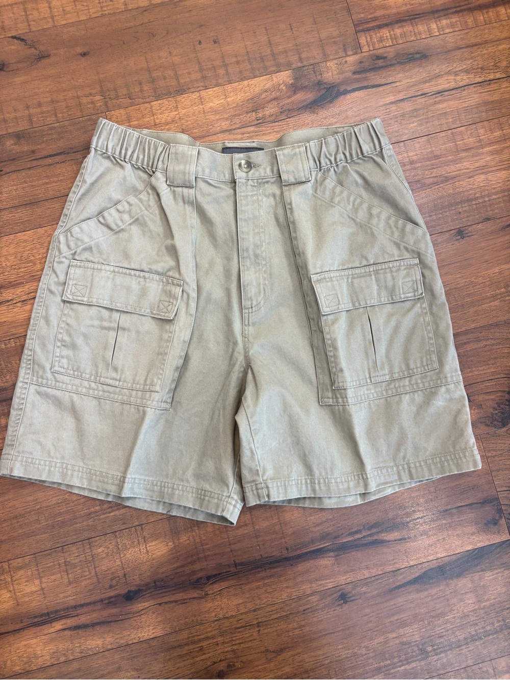 Croft & Barrow Cargo Shorts Men’s 34 Gray Beige Cotton Elastic Sides Pull On